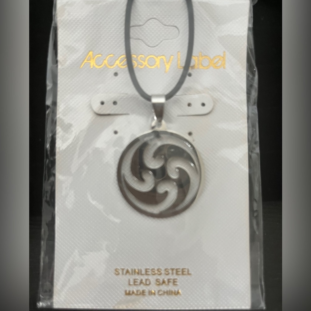 Necklace unisex.